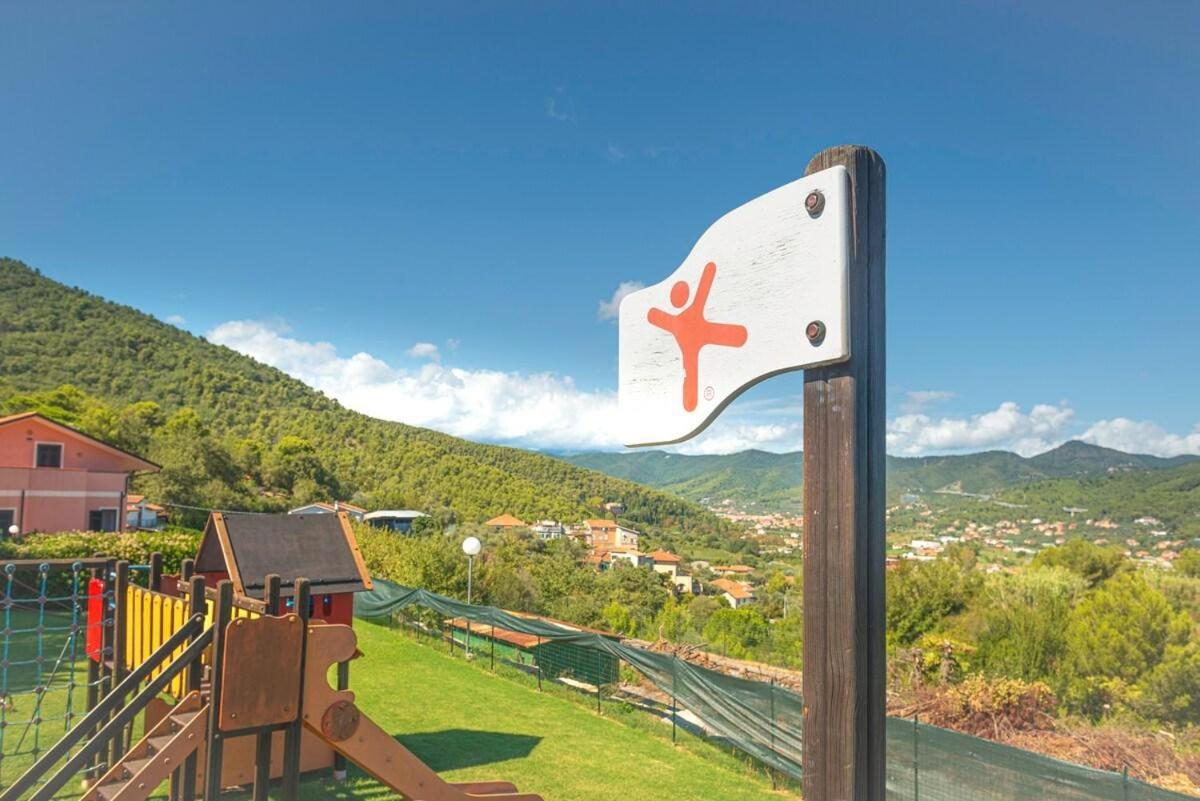 Villino Garden & Pool Hotel Marina dʼMarina dʼAndora Екстериор снимка