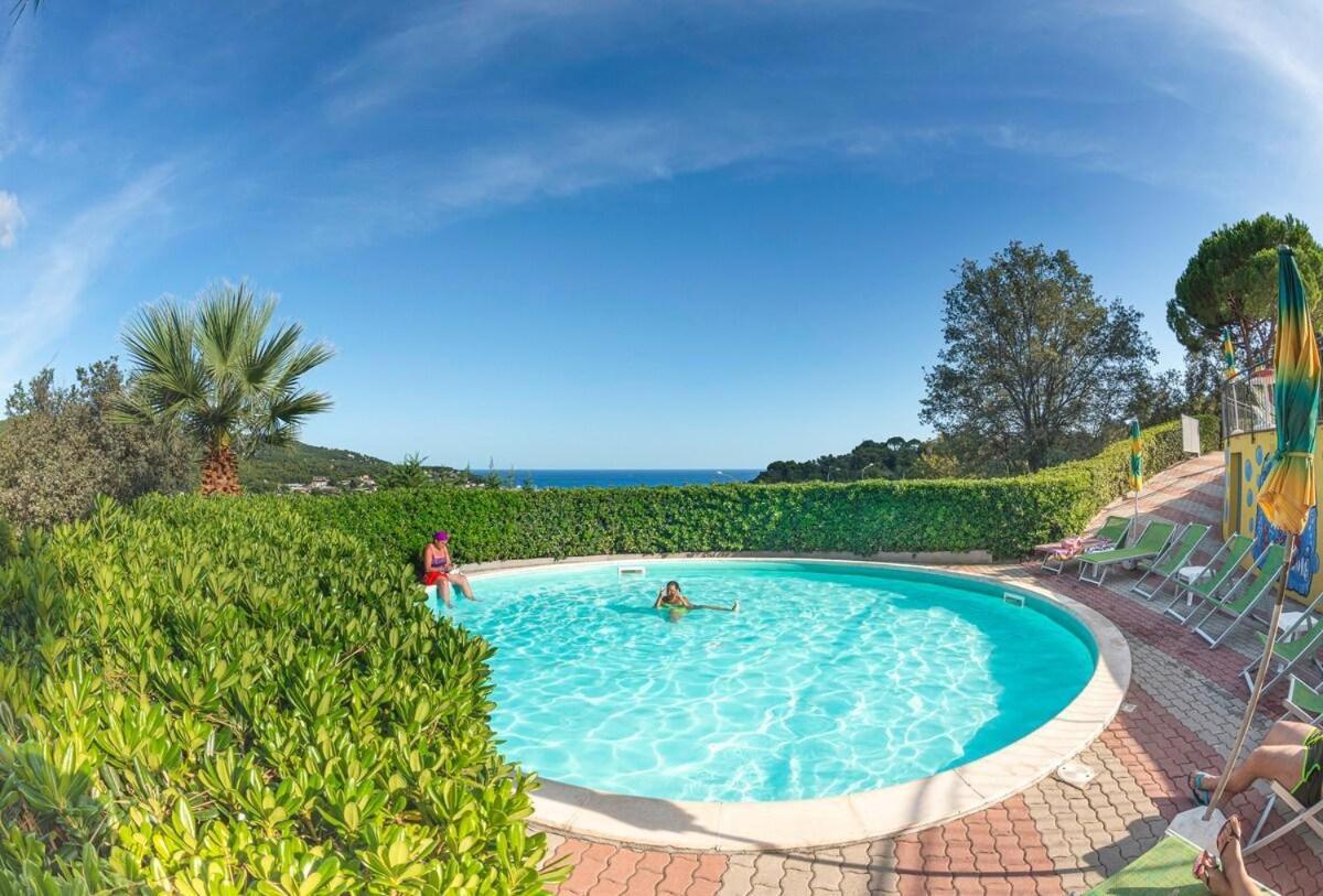 Villino Garden & Pool Hotel Marina dʼMarina dʼAndora Екстериор снимка