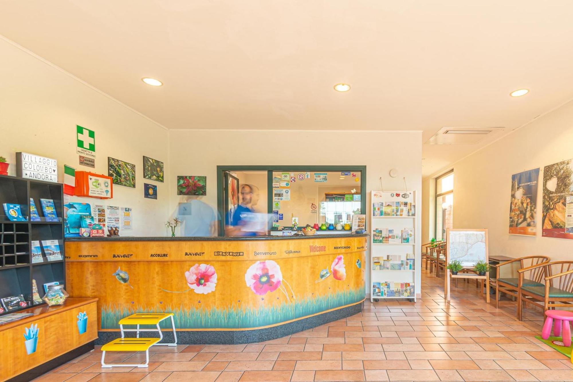 Villino Garden & Pool Hotel Marina dʼMarina dʼAndora Екстериор снимка