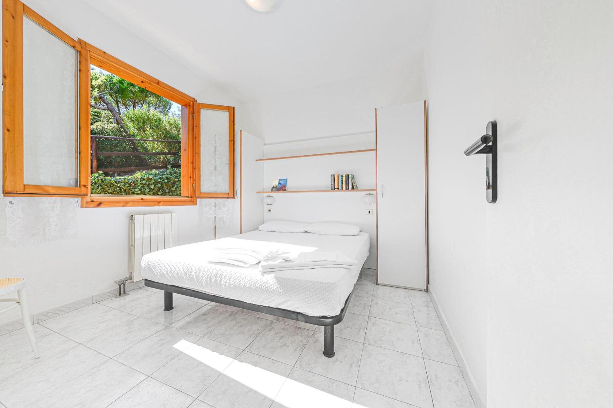 Villino Garden & Pool Hotel Marina dʼMarina dʼAndora Екстериор снимка
