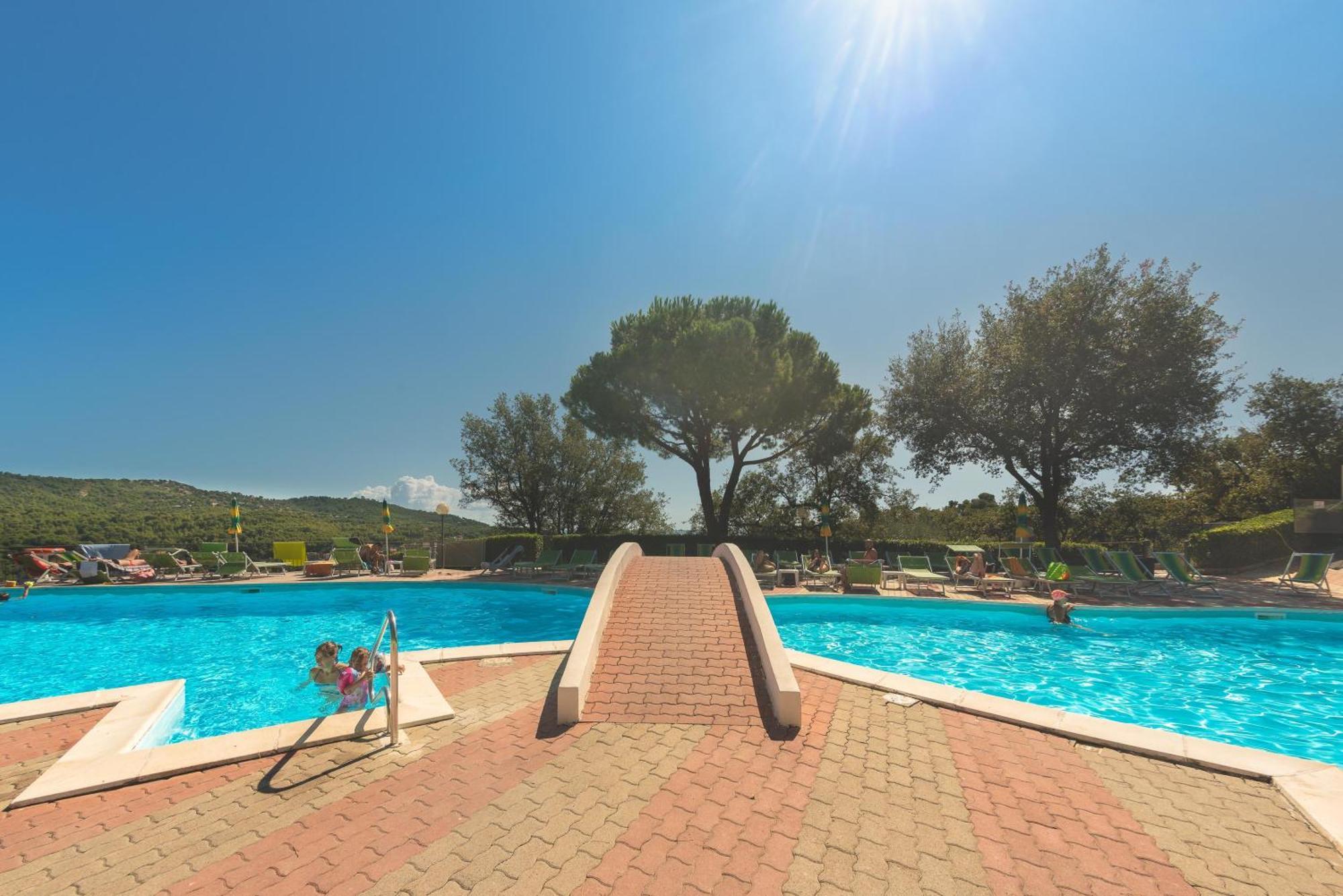 Villino Garden & Pool Hotel Marina dʼMarina dʼAndora Екстериор снимка
